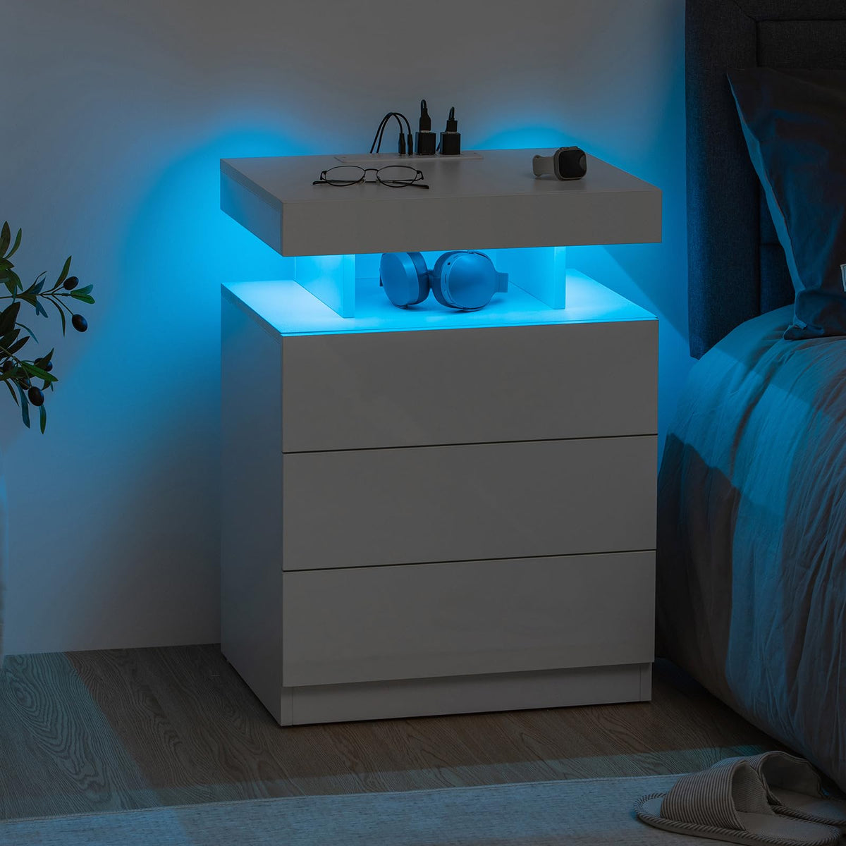 White 3 Drawer Nightstand with Wireless Charging Station P2839