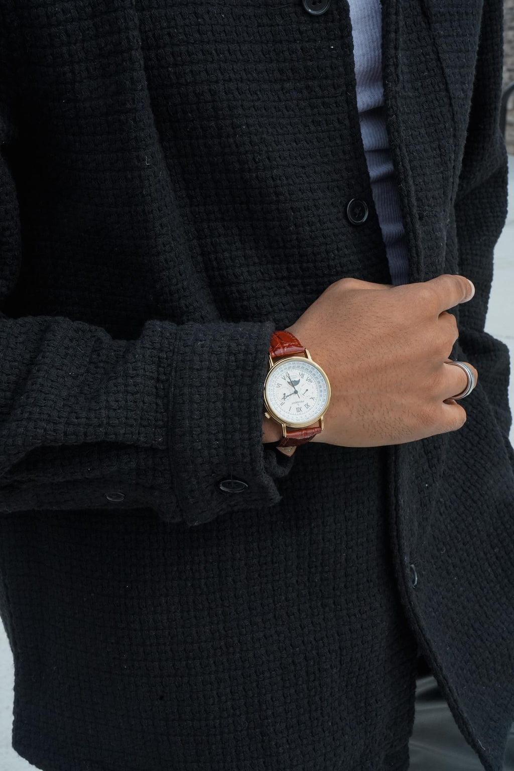Gold Tone Leather Watch D822