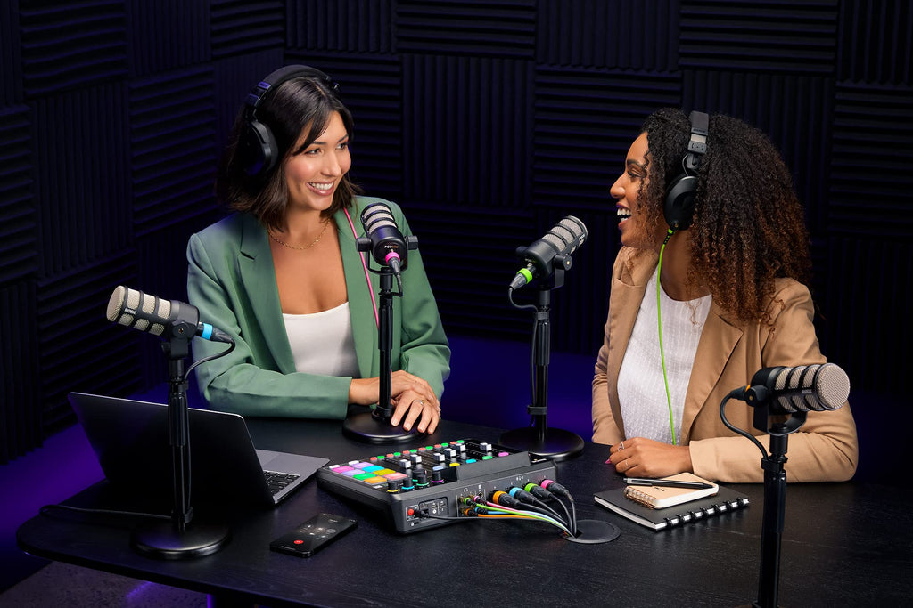4-Person Podcast Bundle with 4 Mics I361